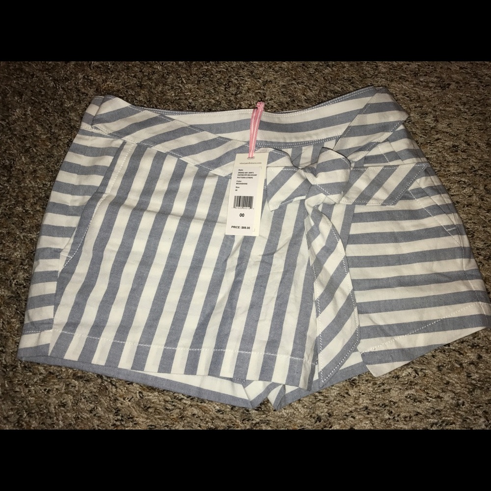 NWT 00 Vineyard Vines wrap short